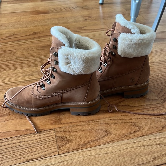 Timberland Women’s Courmayeur Valley 6-Inch Waterproof Faux-Fur Boots - Picture 2 of 4